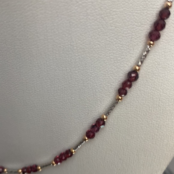 Garnet necklace with silver and gold finishings. - Picture 2 of 3
